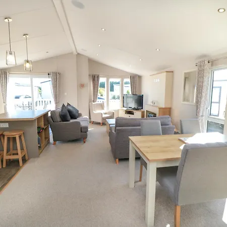 28 Finch Scarborough